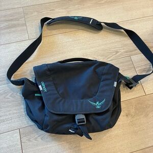 Osprey Flap Jill Courier Messenger Bag Black Blue Crossbody